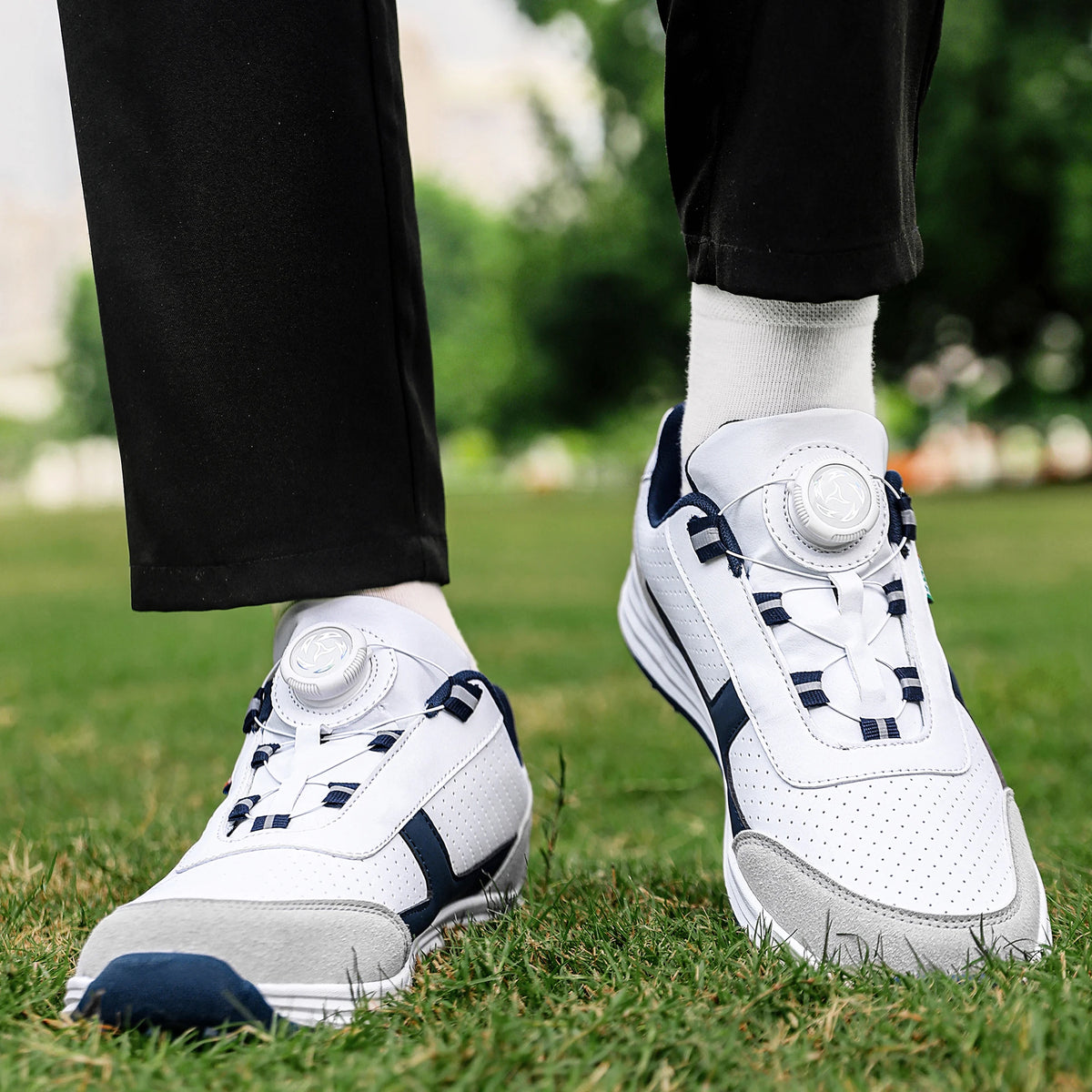 Golf shoes for Fashionable Outdoor use for both Men and Women, With Anti-slip Design, Suitable for Mountain Climbing and Hiking